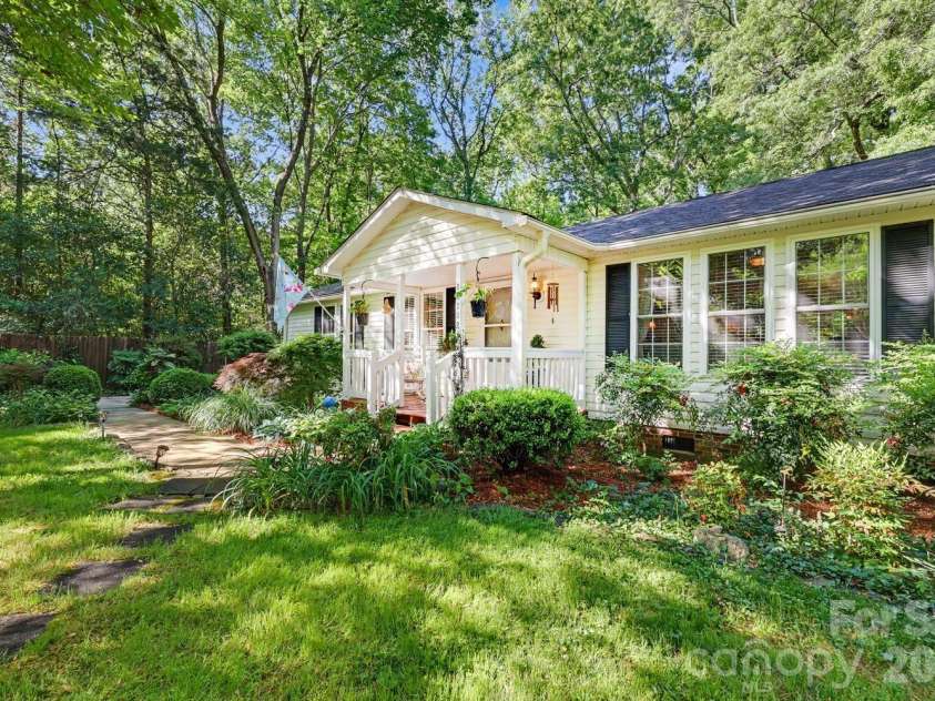 10112 Idlewild Road, Matthews, NC 28105.  MLS# CAR4374163, YatesRealty ID 21118. 