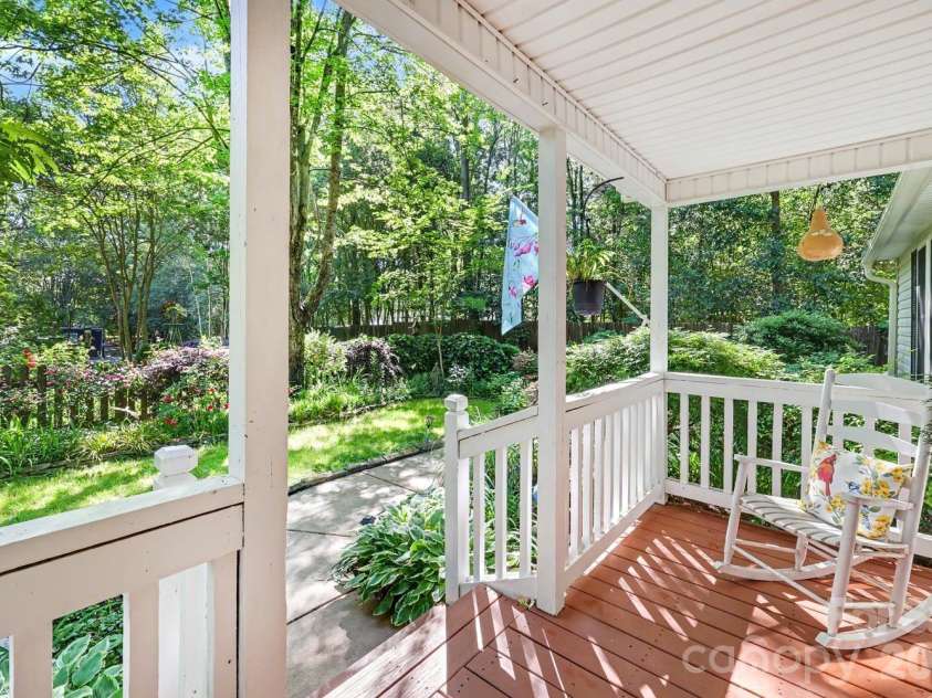 10112 Idlewild Road, Matthews, NC 28105.  MLS# CAR4374163, YatesRealty ID 21118. 