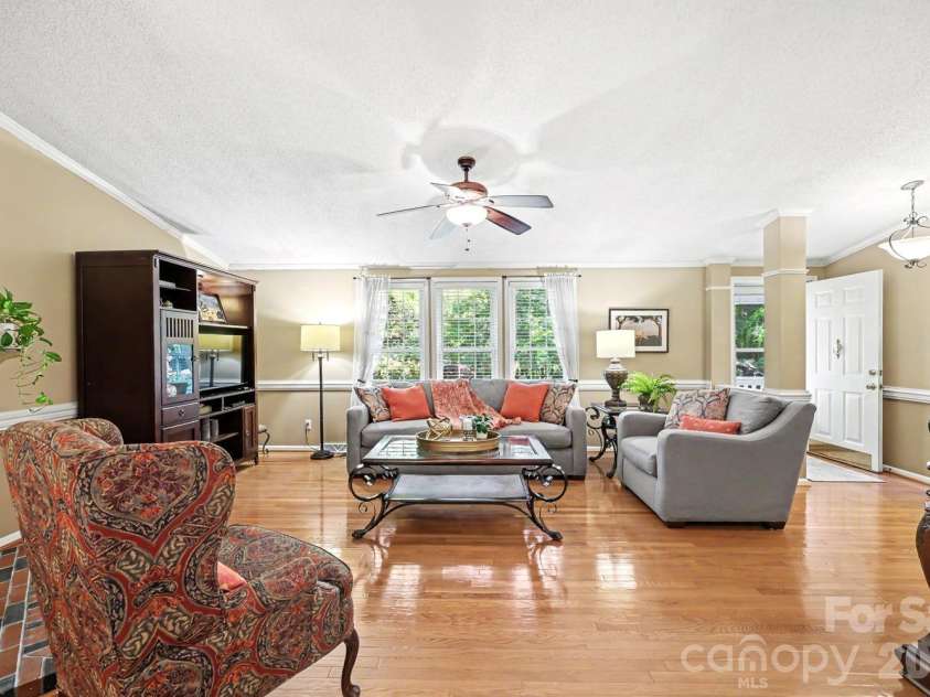 10112 Idlewild Road, Matthews, NC 28105.  MLS# CAR4374163, YatesRealty ID 21118. 