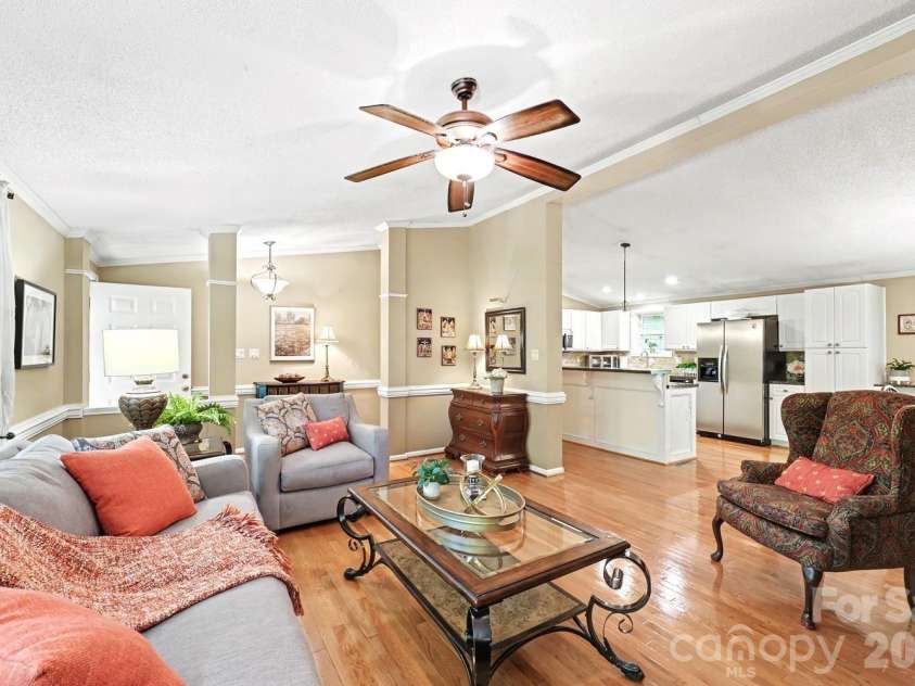 10112 Idlewild Road, Matthews, NC 28105.  MLS# CAR4374163, YatesRealty ID 21118. 