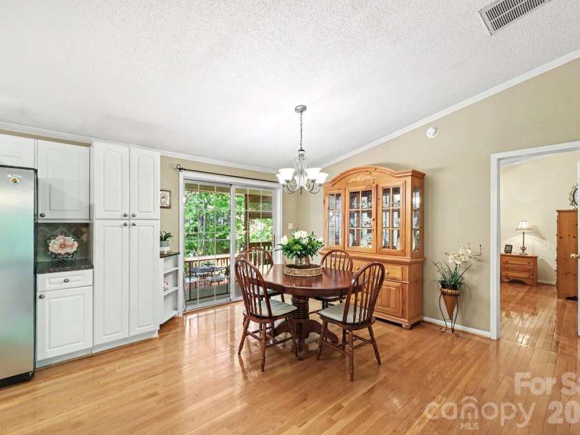 10112 Idlewild Road, Matthews, NC 28105.  MLS# CAR4374163, YatesRealty ID 21118. 