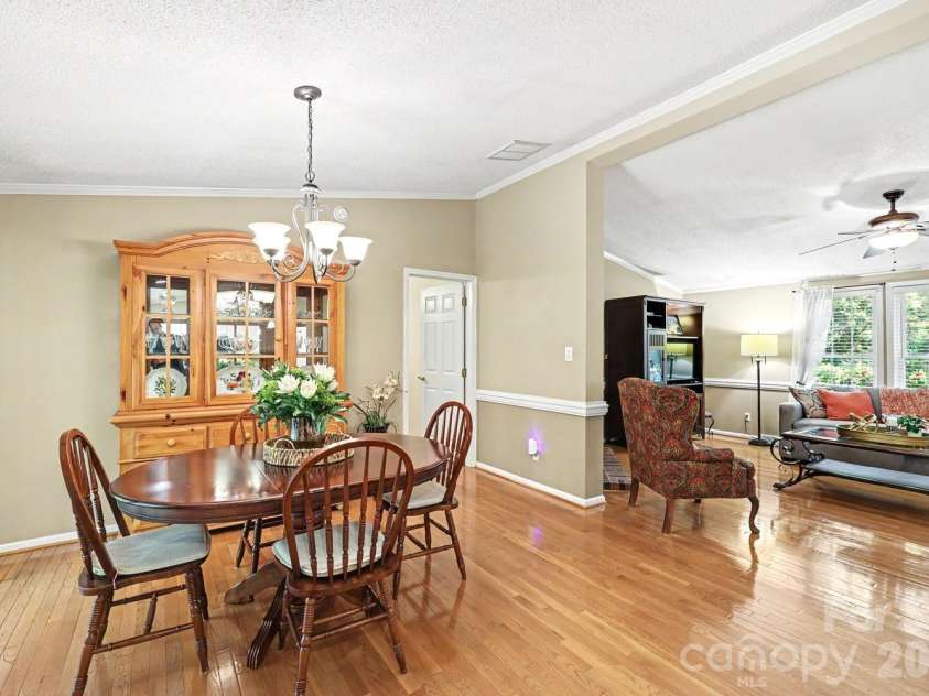 10112 Idlewild Road, Matthews, NC 28105.  MLS# CAR4374163, YatesRealty ID 21118. 