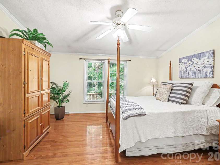 10112 Idlewild Road, Matthews, NC 28105.  MLS# CAR4374163, YatesRealty ID 21118. 