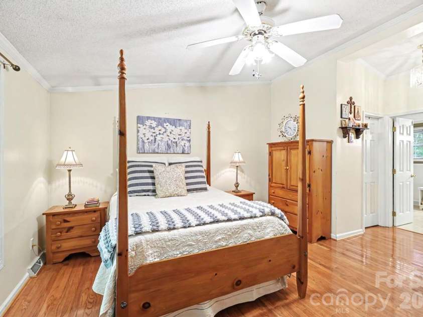10112 Idlewild Road, Matthews, NC 28105.  MLS# CAR4374163, YatesRealty ID 21118. 