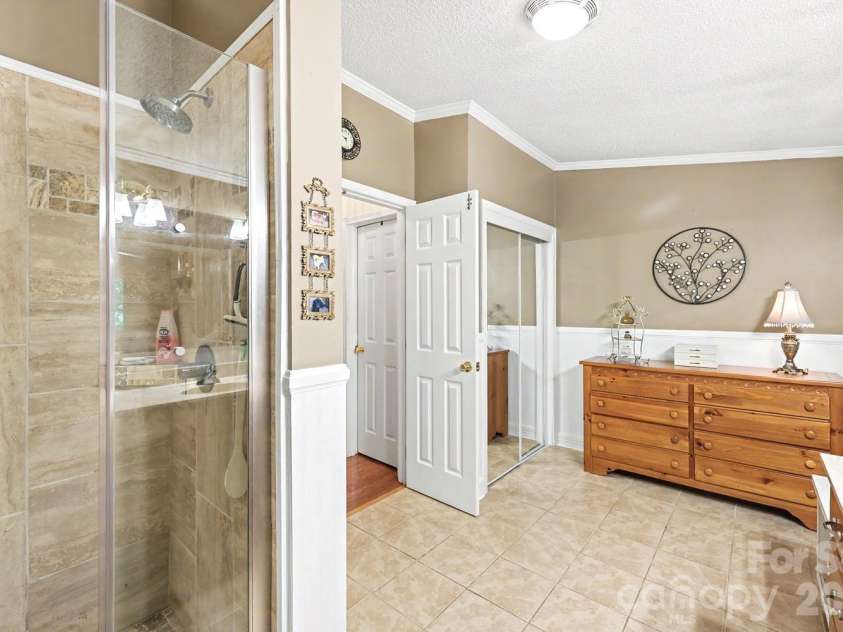 10112 Idlewild Road, Matthews, NC 28105.  MLS# CAR4374163, YatesRealty ID 21118. 