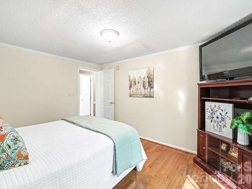 10112 Idlewild Road, Matthews, NC 28105.  MLS# CAR4374163, YatesRealty ID 21118. 