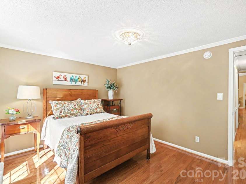 10112 Idlewild Road, Matthews, NC 28105.  MLS# CAR4374163, YatesRealty ID 21118. 