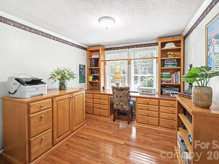 10112 Idlewild Road, Matthews, NC 28105.  MLS# CAR4374163, YatesRealty ID 21118. 