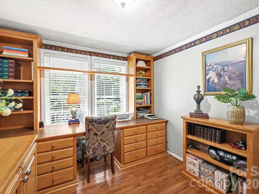 10112 Idlewild Road, Matthews, NC 28105.  MLS# CAR4374163, YatesRealty ID 21118. 