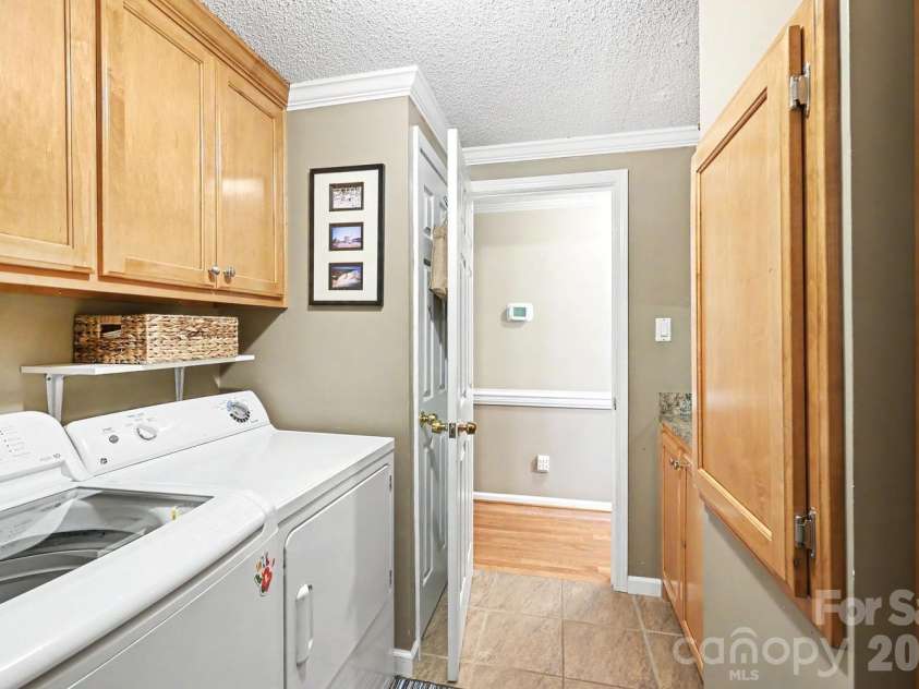 10112 Idlewild Road, Matthews, NC 28105.  MLS# CAR4374163, YatesRealty ID 21118. 