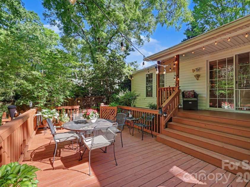 10112 Idlewild Road, Matthews, NC 28105.  MLS# CAR4374163, YatesRealty ID 21118. 
