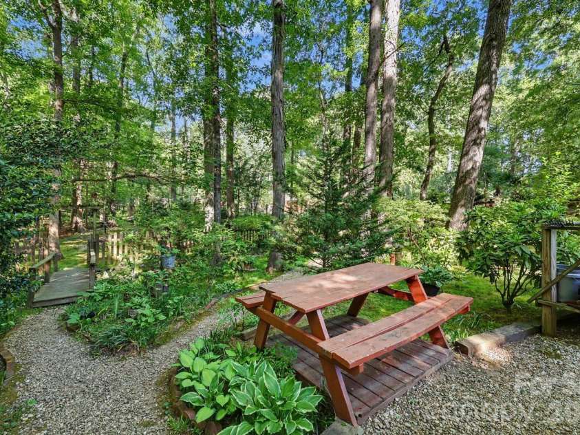 10112 Idlewild Road, Matthews, NC 28105.  MLS# CAR4374163, YatesRealty ID 21118. 