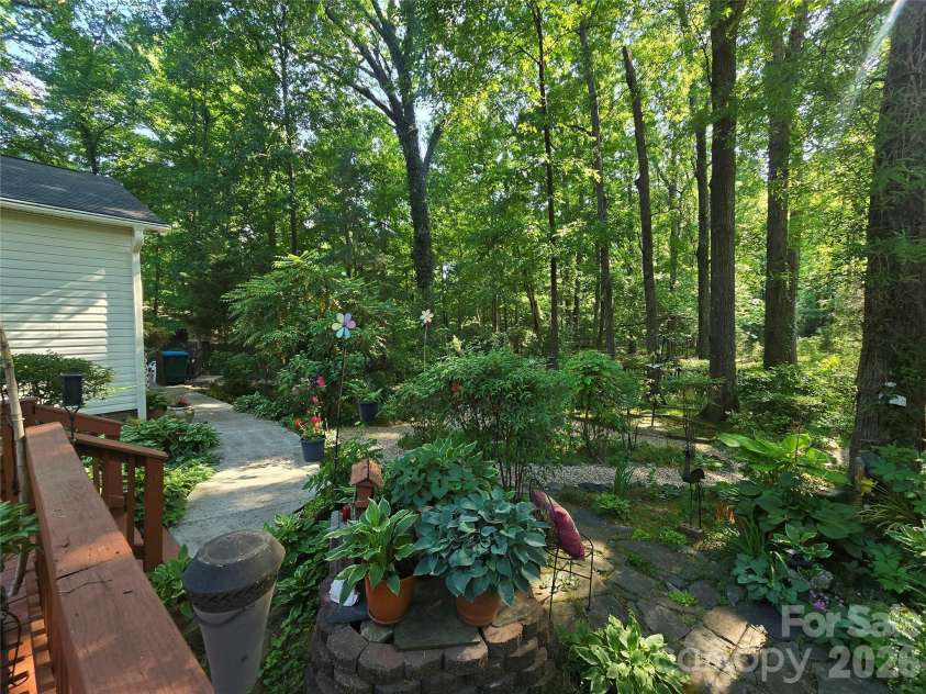 10112 Idlewild Road, Matthews, NC 28105.  MLS# CAR4374163, YatesRealty ID 21118. 
