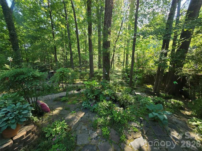 10112 Idlewild Road, Matthews, NC 28105.  MLS# CAR4374163, YatesRealty ID 21118. 