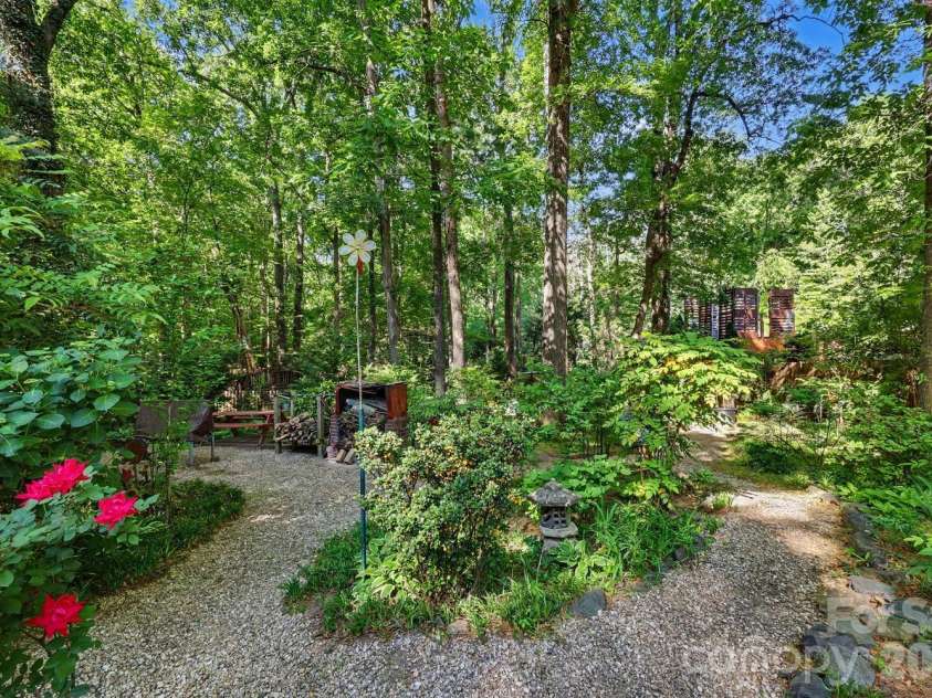 10112 Idlewild Road, Matthews, NC 28105.  MLS# CAR4374163, YatesRealty ID 21118. 