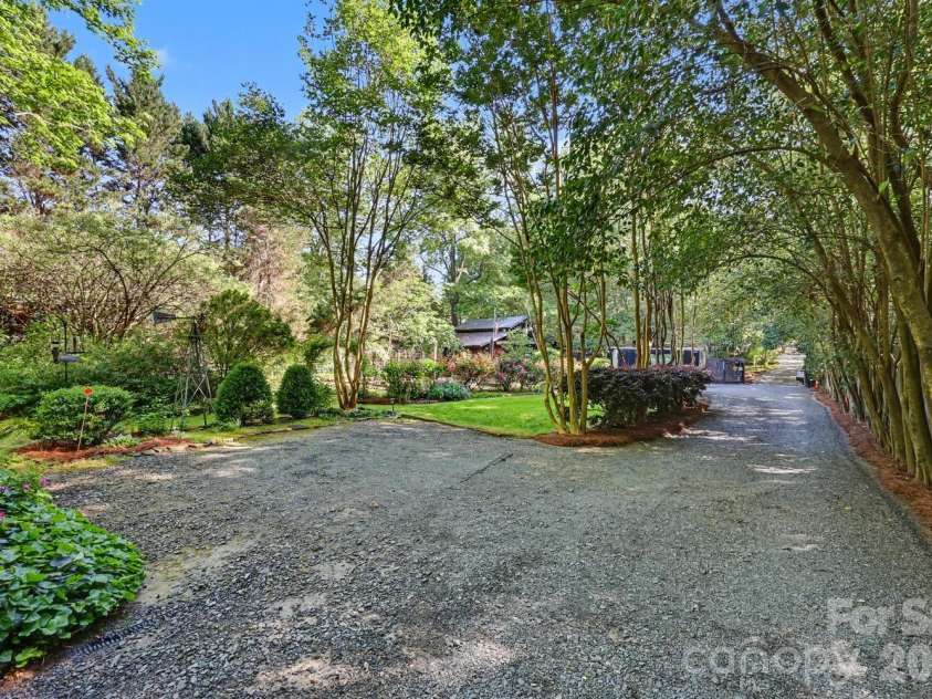 10112 Idlewild Road, Matthews, NC 28105.  MLS# CAR4374163, YatesRealty ID 21118. 