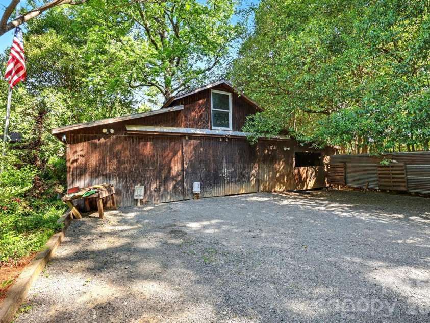10112 Idlewild Road, Matthews, NC 28105.  MLS# CAR4374163, YatesRealty ID 21118. 