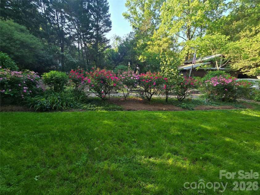 10112 Idlewild Road, Matthews, NC 28105.  MLS# CAR4374163, YatesRealty ID 21118. 