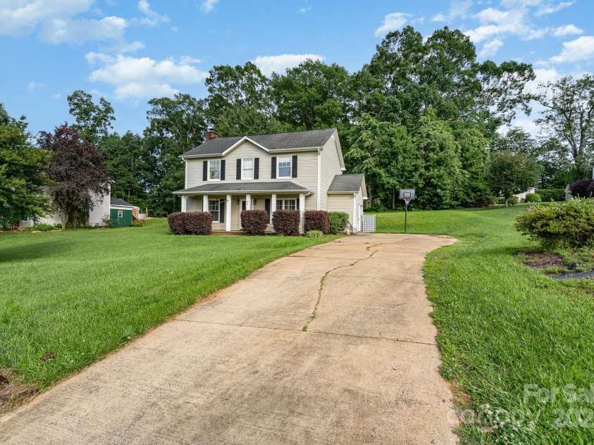 920 Manor Drive, Kings Mountain, NC 28086.  MLS# CAR4272603, YatesRealty ID 21118. 