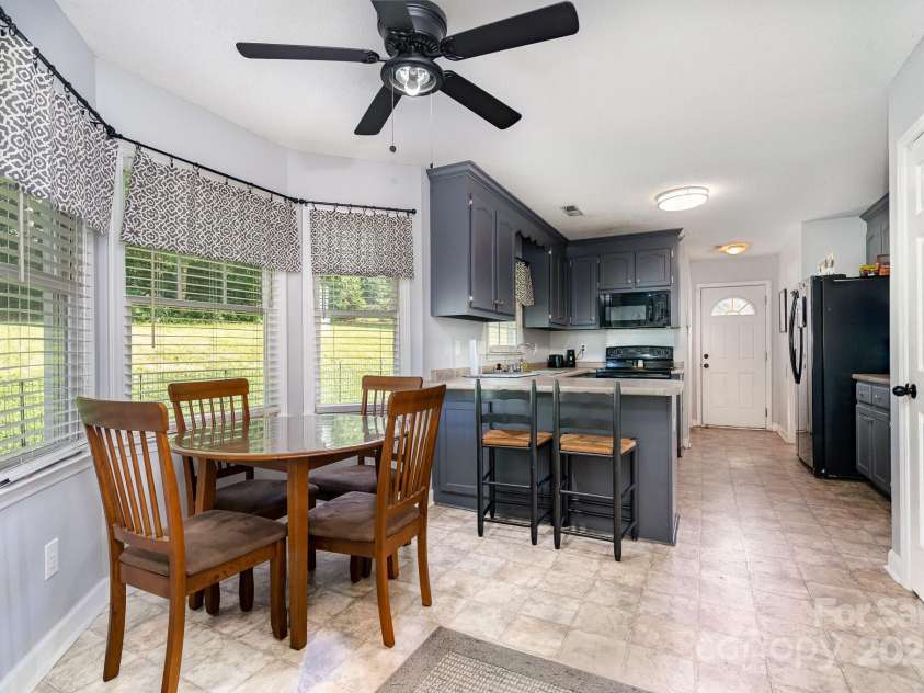 920 Manor Drive, Kings Mountain, NC 28086.  MLS# CAR4272603, YatesRealty ID 21118. 