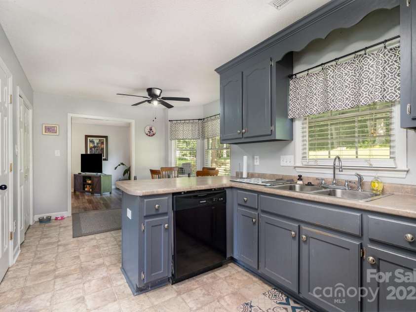 920 Manor Drive, Kings Mountain, NC 28086.  MLS# CAR4272603, YatesRealty ID 21118. 