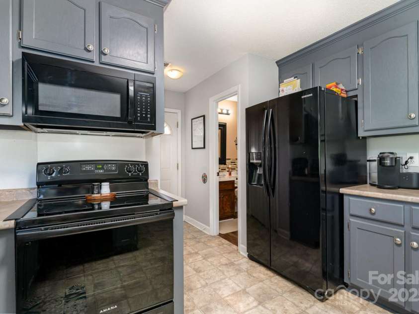 920 Manor Drive, Kings Mountain, NC 28086.  MLS# CAR4272603, YatesRealty ID 21118. 