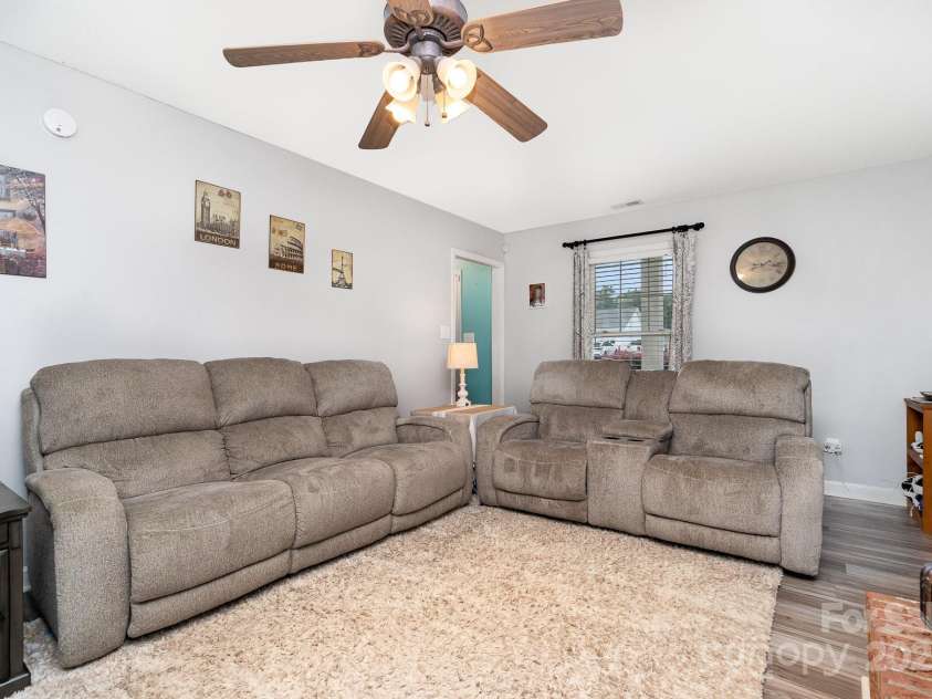 920 Manor Drive, Kings Mountain, NC 28086.  MLS# CAR4272603, YatesRealty ID 21118. 