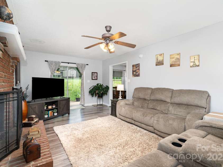 920 Manor Drive, Kings Mountain, NC 28086.  MLS# CAR4272603, YatesRealty ID 21118. 