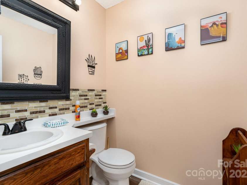 920 Manor Drive, Kings Mountain, NC 28086.  MLS# CAR4272603, YatesRealty ID 21118. 