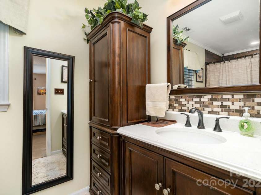 920 Manor Drive, Kings Mountain, NC 28086.  MLS# CAR4272603, YatesRealty ID 21118. 