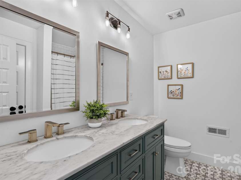 1716 Merriman Avenue, Charlotte, NC 28203.  MLS# CAR4406449, YatesRealty ID 21119. 