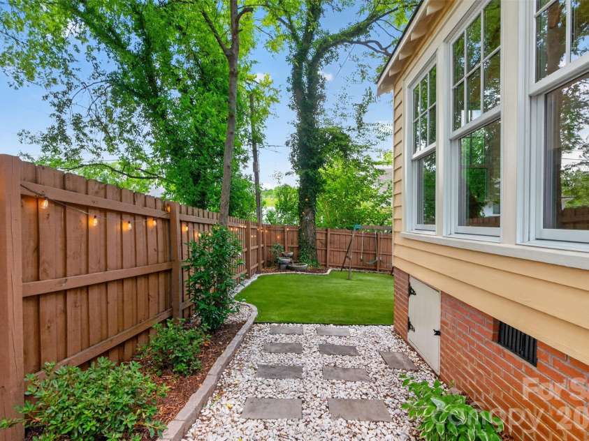 1716 Merriman Avenue, Charlotte, NC 28203.  MLS# CAR4406449, YatesRealty ID 21119. 