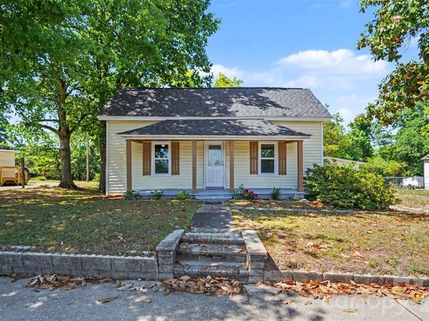 503 McGregor Street, Pageland, SC 29728.  MLS# CAR4379094, YatesRealty ID 21120. 