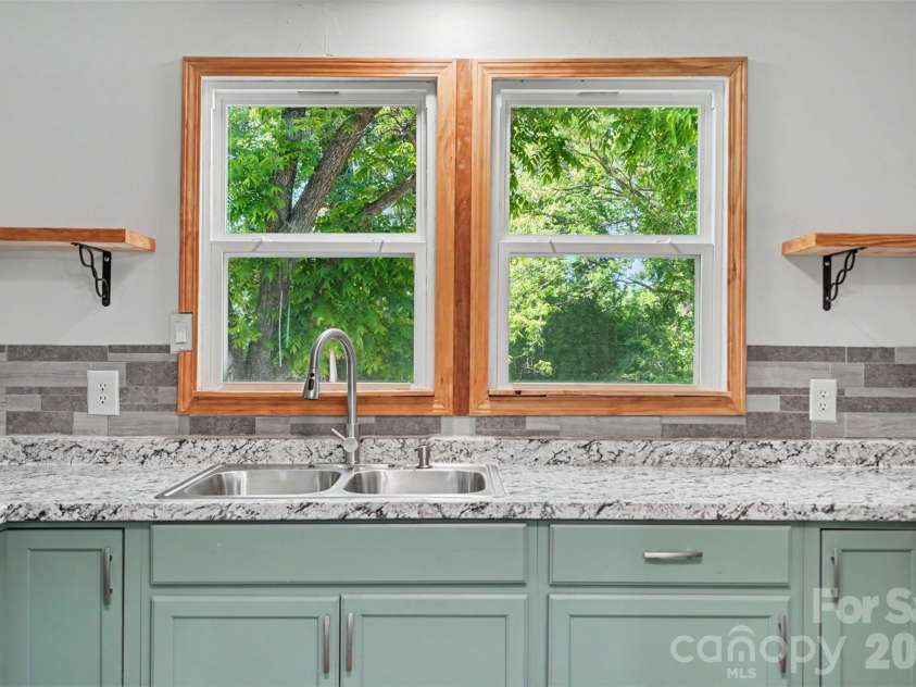 503 McGregor Street, Pageland, SC 29728.  MLS# CAR4379094, YatesRealty ID 21120. Kitchen