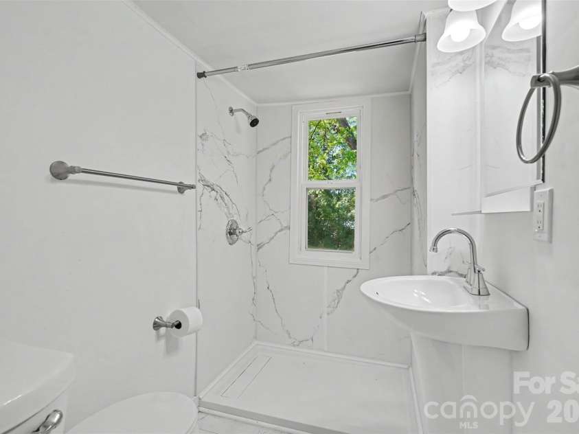 503 McGregor Street, Pageland, SC 29728.  MLS# CAR4379094, YatesRealty ID 21120. Main Bathroom