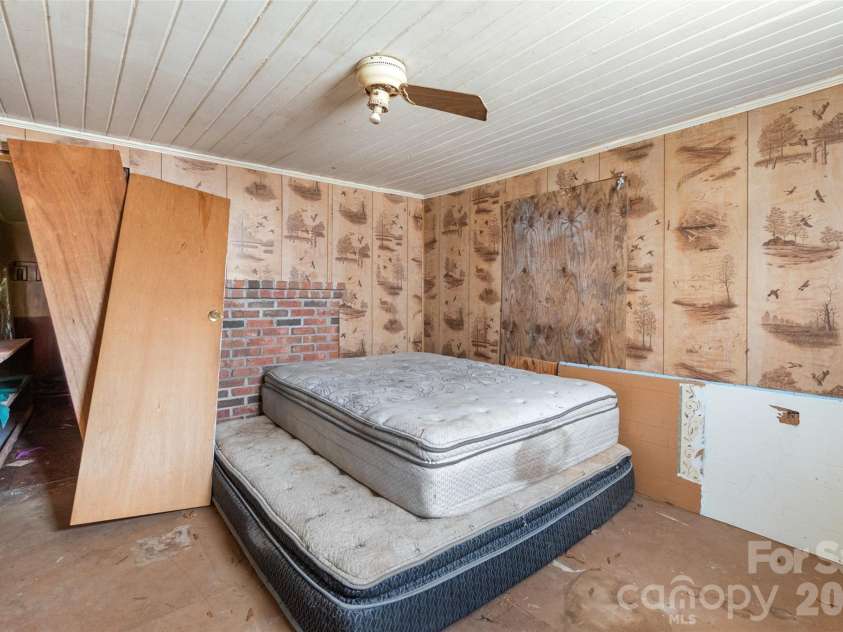 689c Pinckney Road, Chester, SC 29706.  MLS# CAR4379950, YatesRealty ID 21121. 