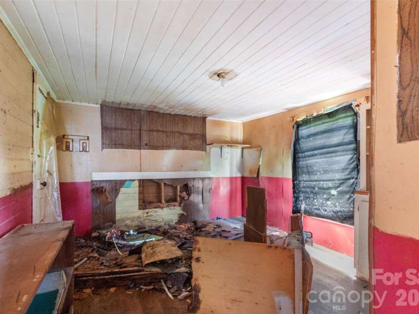 689c Pinckney Road, Chester, SC 29706.  MLS# CAR4379950, YatesRealty ID 21121. 