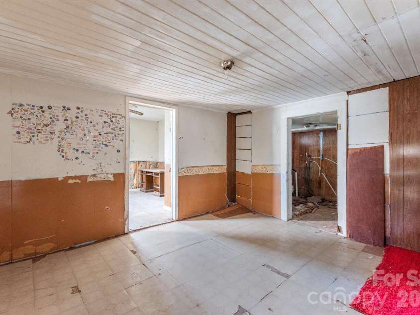 689c Pinckney Road, Chester, SC 29706.  MLS# CAR4379950, YatesRealty ID 21121. 
