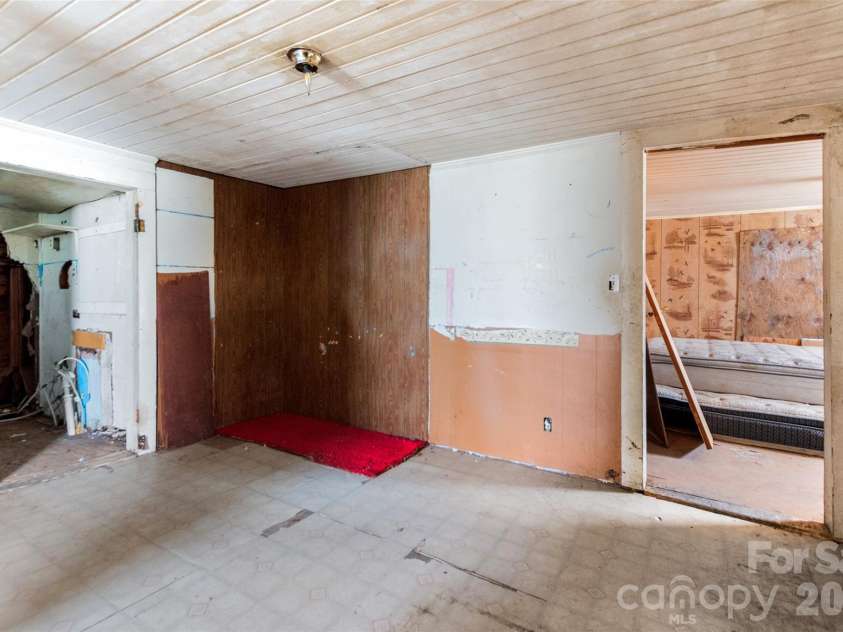 689c Pinckney Road, Chester, SC 29706.  MLS# CAR4379950, YatesRealty ID 21121. 