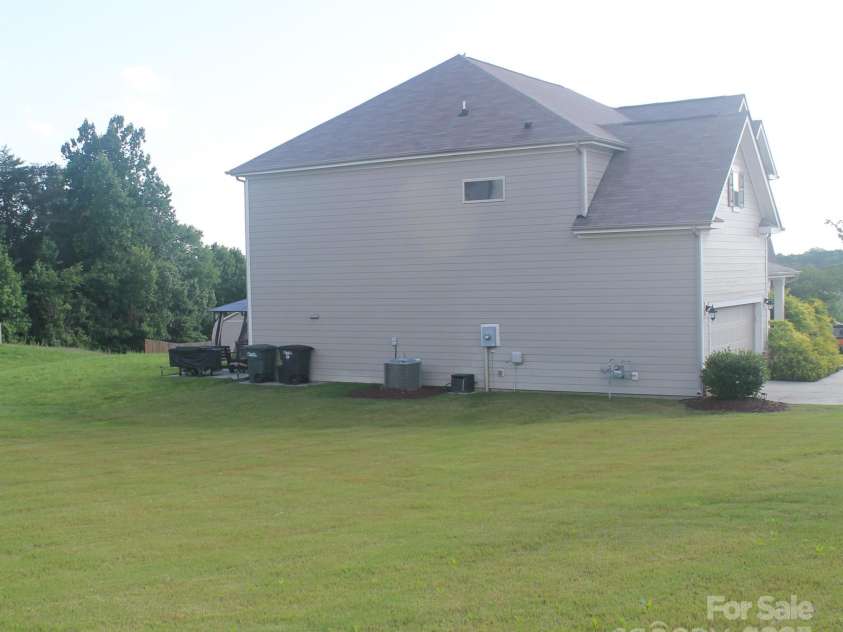 858 Oak Manor Drive, Concord, NC 28025.  MLS# CAR4268517, YatesRealty ID 21121. Oak Manor Exterior SideView