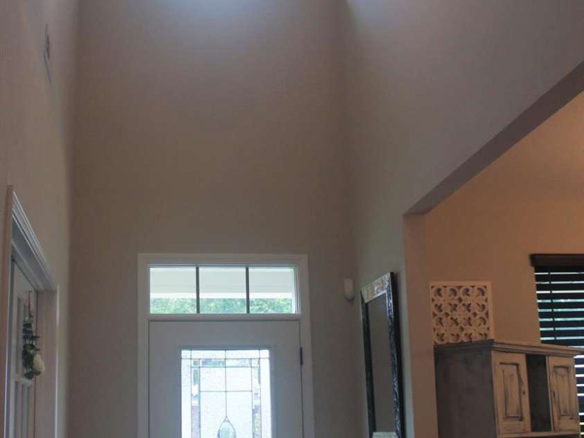 858 Oak Manor Drive, Concord, NC 28025.  MLS# CAR4268517, YatesRealty ID 21121. Oak Manor Foyer Entryway