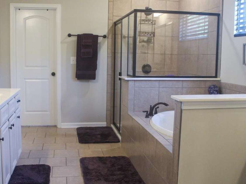 858 Oak Manor Drive, Concord, NC 28025.  MLS# CAR4268517, YatesRealty ID 21121. Oak Manor Owner's Suite Bath A