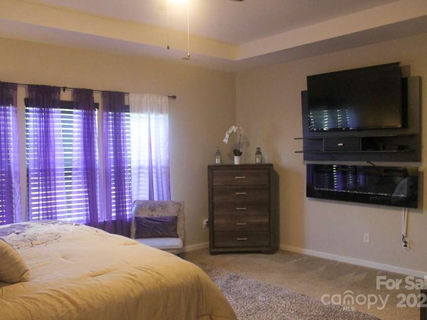 858 Oak Manor Drive, Concord, NC 28025.  MLS# CAR4268517, YatesRealty ID 21121. Oak Manor Owner's Suite View C