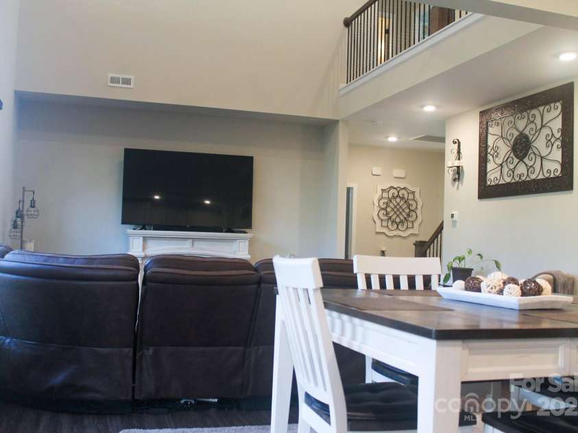 858 Oak Manor Drive, Concord, NC 28025.  MLS# CAR4268517, YatesRealty ID 21121. Oak Manor Transition to GreatRoom