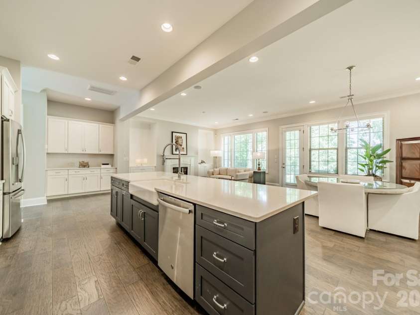 5920 Tindall Park Drive, Charlotte, NC 28210.  MLS# CAR4373289, YatesRealty ID 21122. 