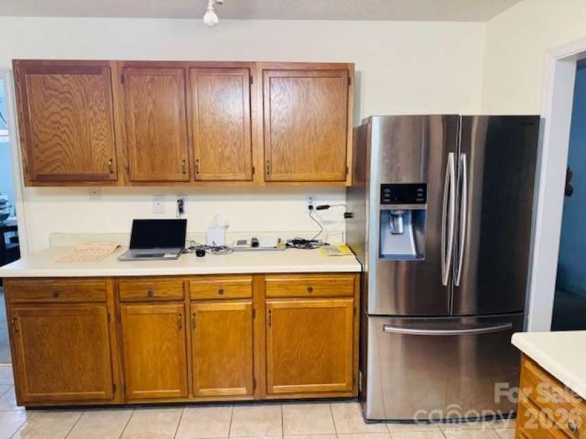 200 Dartcrest Drive, Hendersonville, NC 28792.  MLS# CAR4363857, YatesRealty ID 21123. 