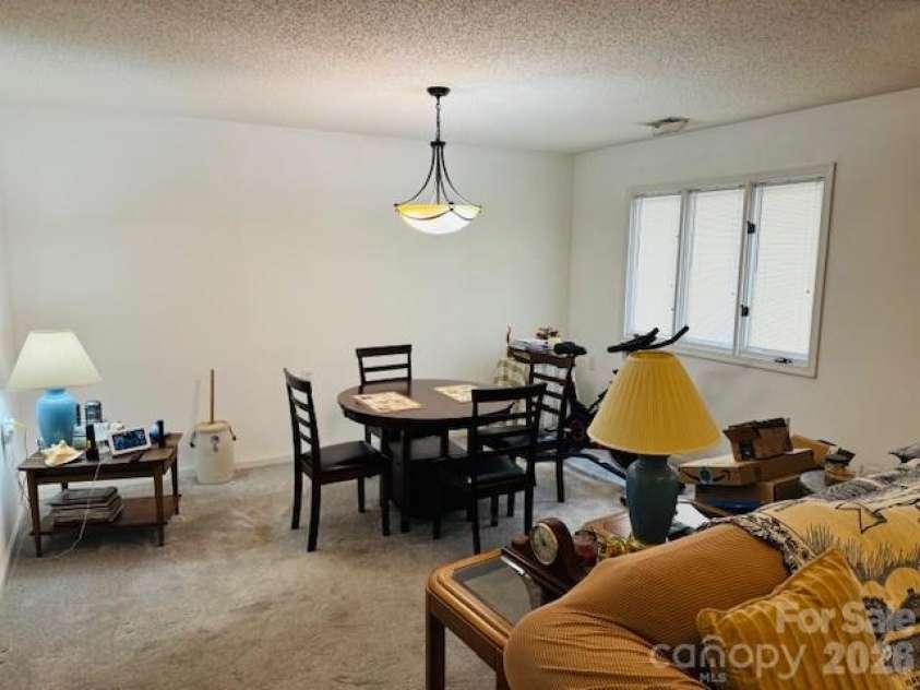 200 Dartcrest Drive, Hendersonville, NC 28792.  MLS# CAR4363857, YatesRealty ID 21123. 