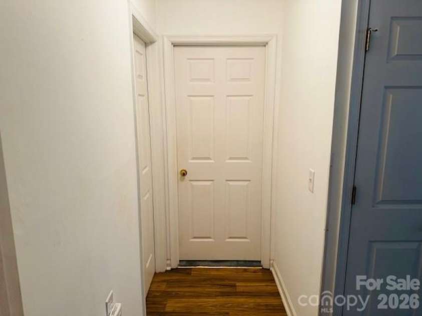 200 Dartcrest Drive, Hendersonville, NC 28792.  MLS# CAR4363857, YatesRealty ID 21123. 
