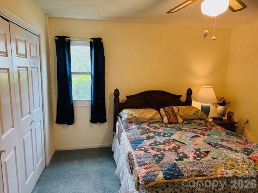 200 Dartcrest Drive, Hendersonville, NC 28792.  MLS# CAR4363857, YatesRealty ID 21123. 