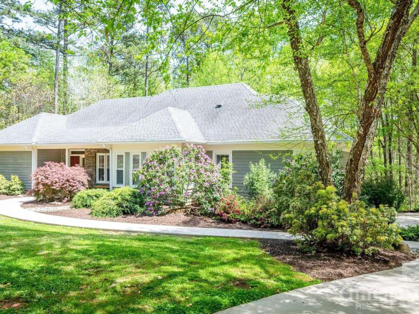 15610 Deerhaven Court, Davidson, NC 28036.  MLS# CAR4364460, YatesRealty ID 21124. 